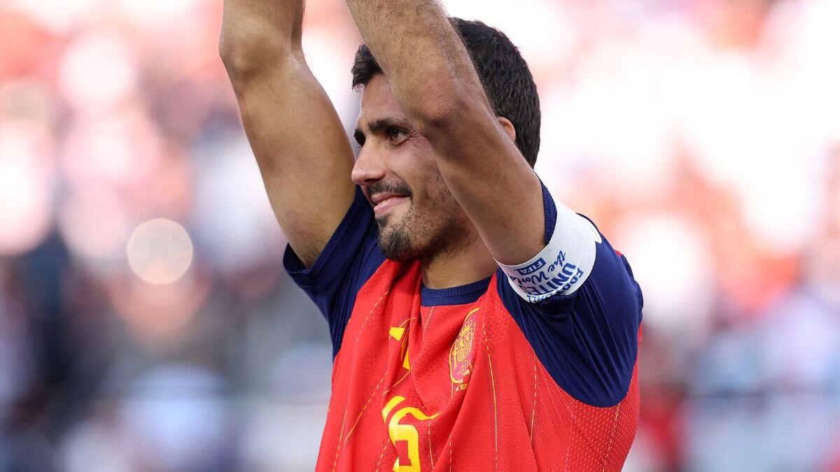 PSG ruled out of chase for world class midfielder by latest Spanish report