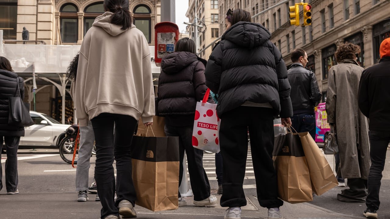 U.S. consumer sentiment falls in August 2026, ending recovery