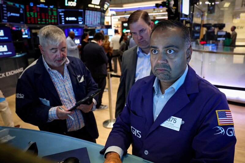 Microsoft rally lifts stocks, 30-year Treasury yield hits 19-year peak