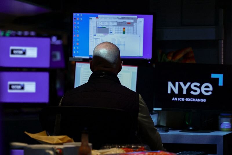 Stocks jump to records after upbeat company forecasts; oil, yen weaken