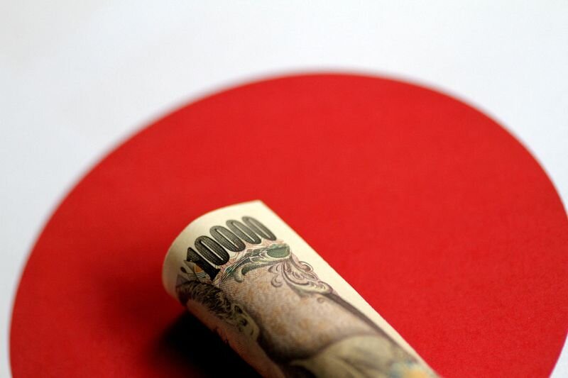 Yen holds gains after Japan, US confirm joint intervention, signal more action