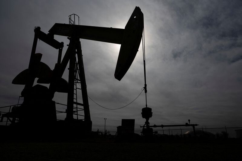Oil pares losses after reports Houthis attacked Saudi Aramco refinery