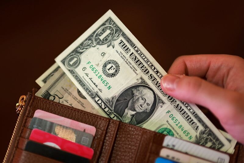 Dollar edges higher as investors weigh Iran sanctions, Treasury buybacks
