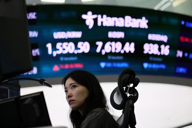 World stocks hit one-month low as chip rout worsens