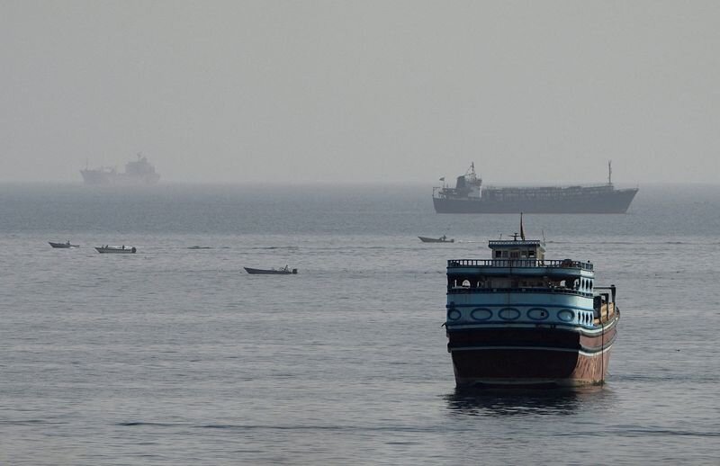 Oil falls ahead of US announcement of new sanctions on Iran