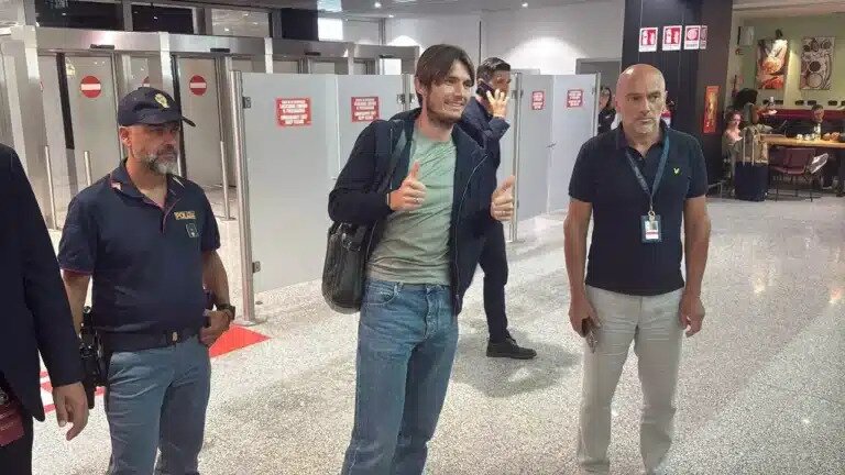 De Roon arrives ahead of Roma medical