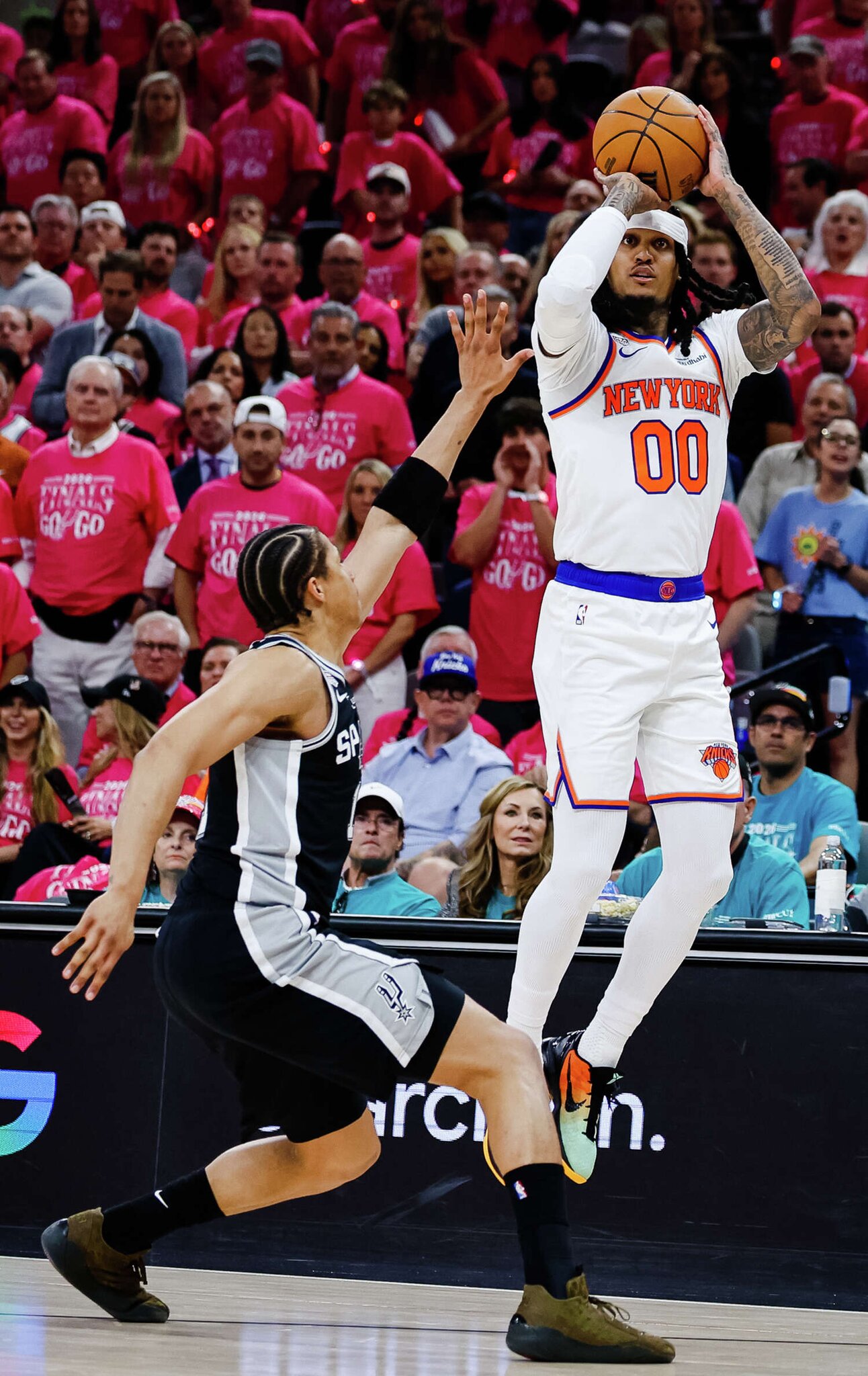 San Antonio native Jordan Clarkson meets tennis star Alex Eala at U.S. Open