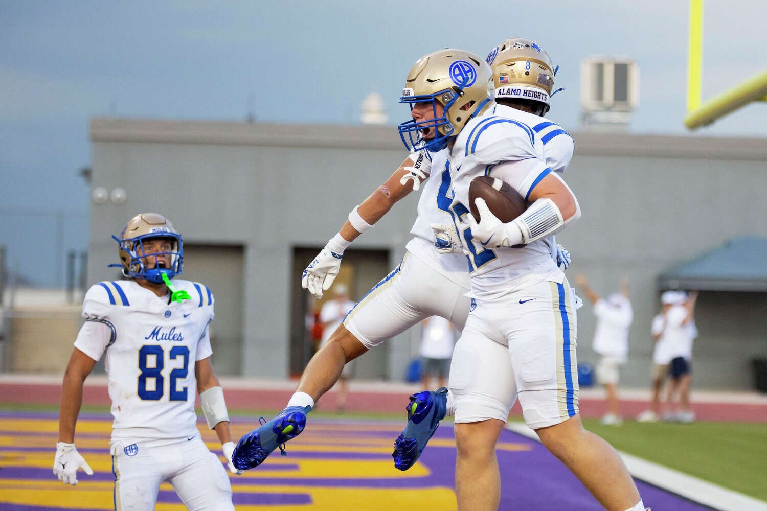 Lightning delay does little to slow Alamo Heights in rout of Pieper in season opener