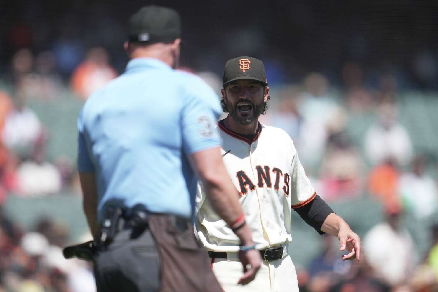 Giants' Tony Vitello unleashes profane tirade at umps after ejection over check-swing call
