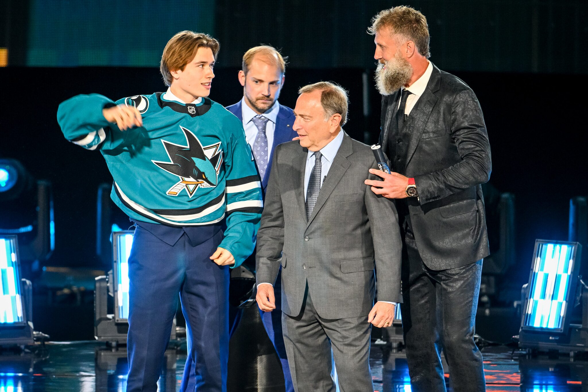 SJHN Daily: “Off Campus” Star Interviews Celebrini, Thornton Makes San Jose Sports Hall of Fame, Han Watches Verhoeff
