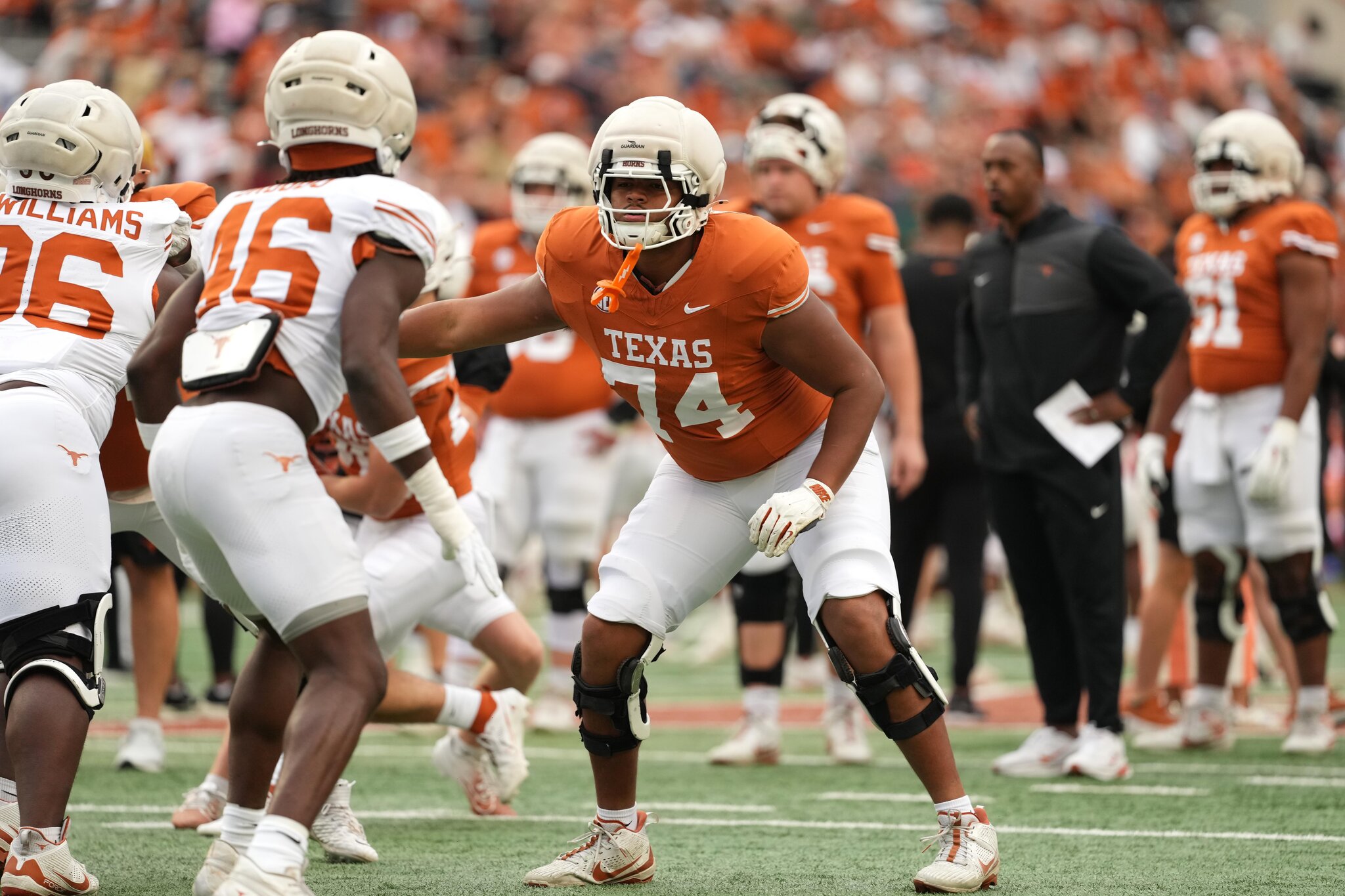 Texas LT Trevor Goosby suffered bone bruise in left knee