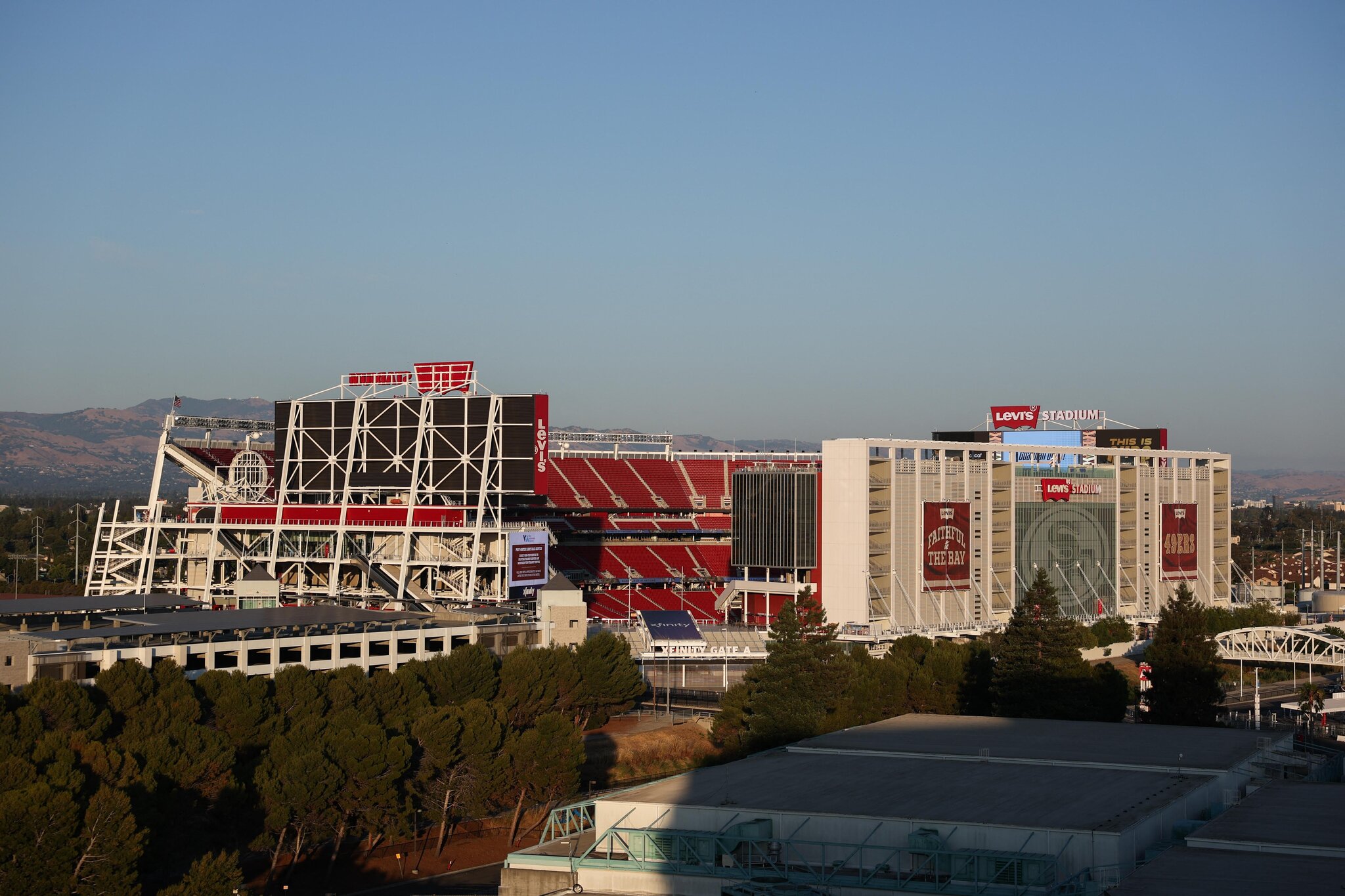 Golden Nuggets: 140 bucks isn’t even enough to get you drunk at Levi’s Stadium