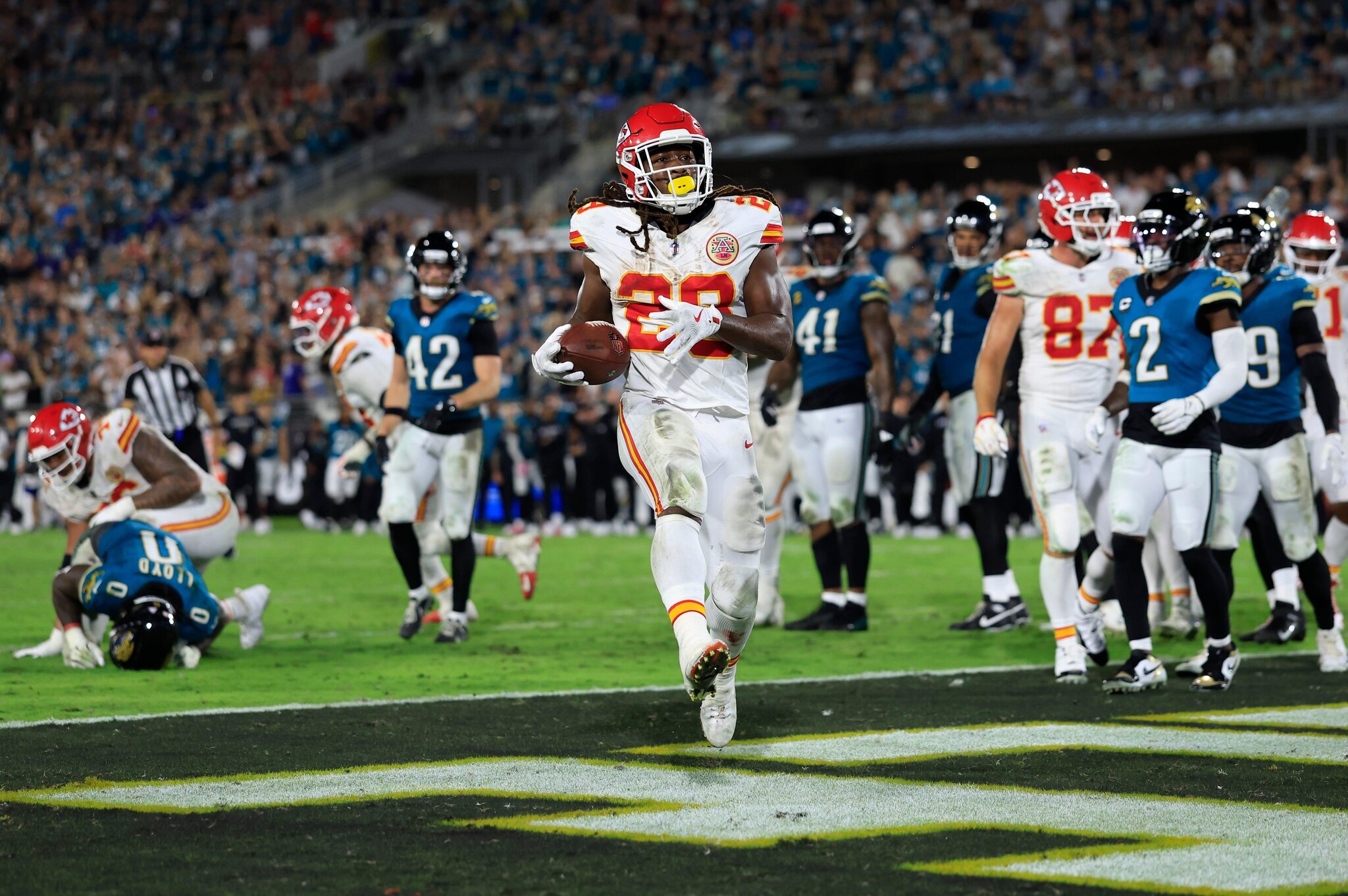Detroit Lions host RB Kareem Hunt, try out two cornerbacks