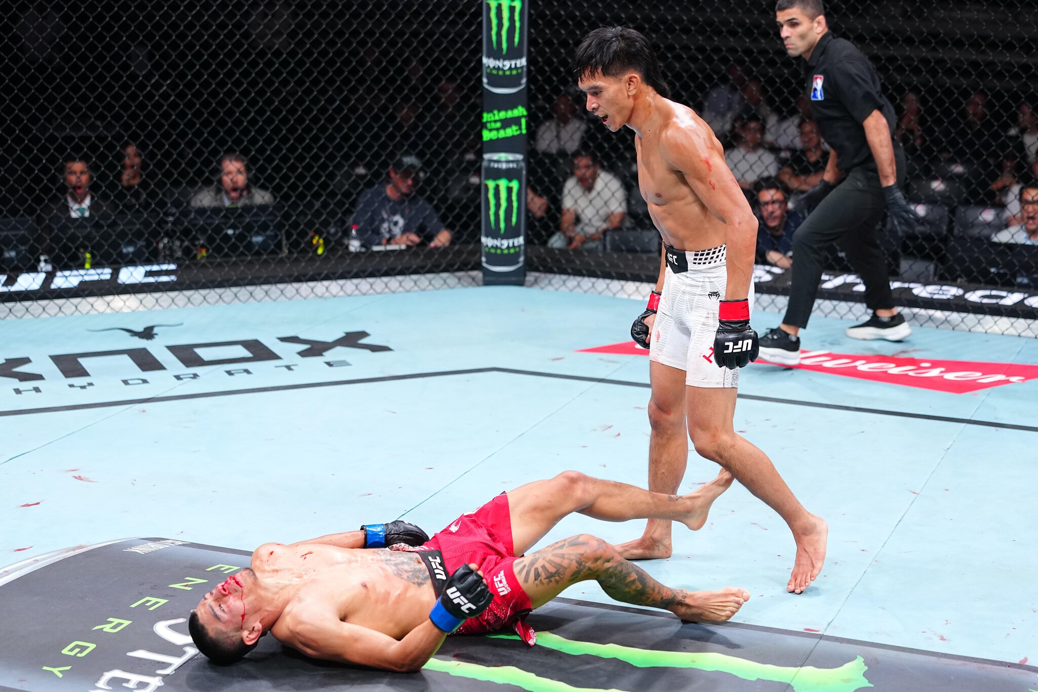 UFC Shanghai video: Undefeated Bilal prospect debuts with spectacular 1-punch knockout, nails Michael Jackson moves