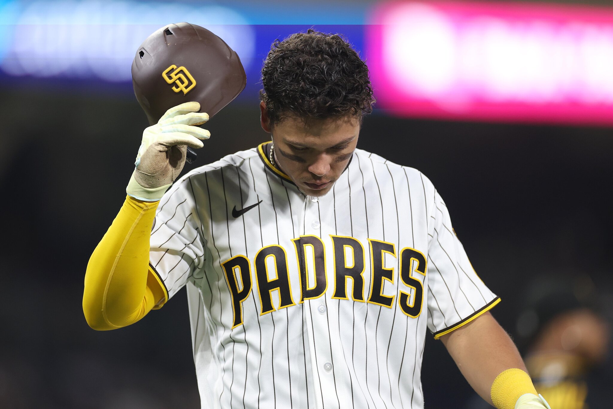 Missed opportunities lead to loss for Padres