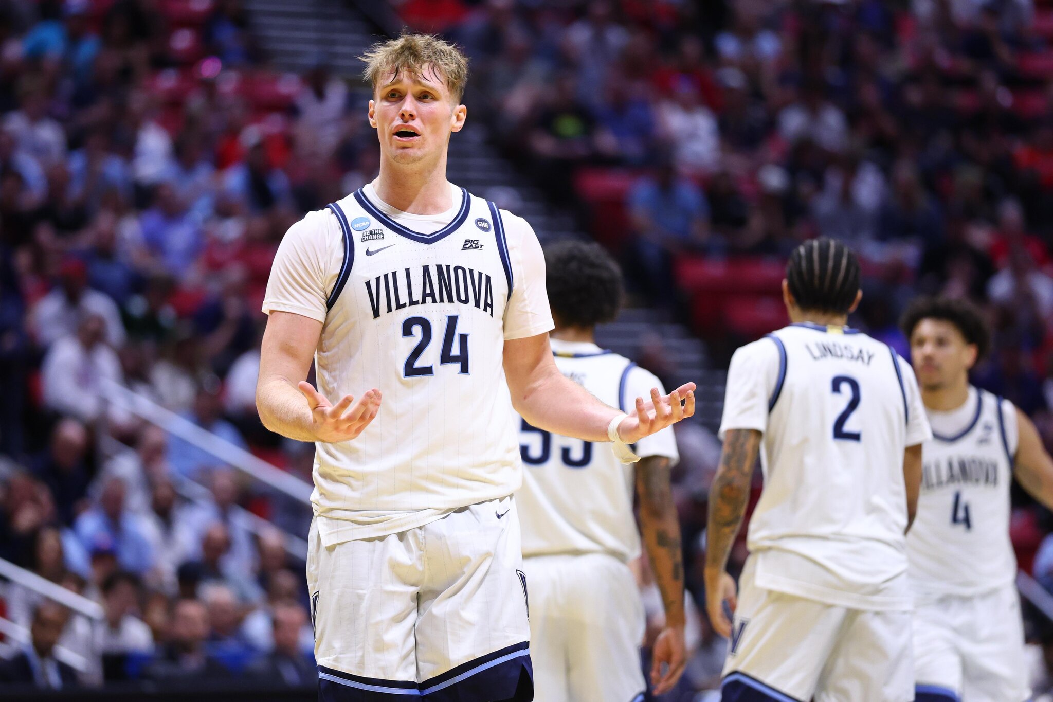 Former Villanova center commits to Oklahoma