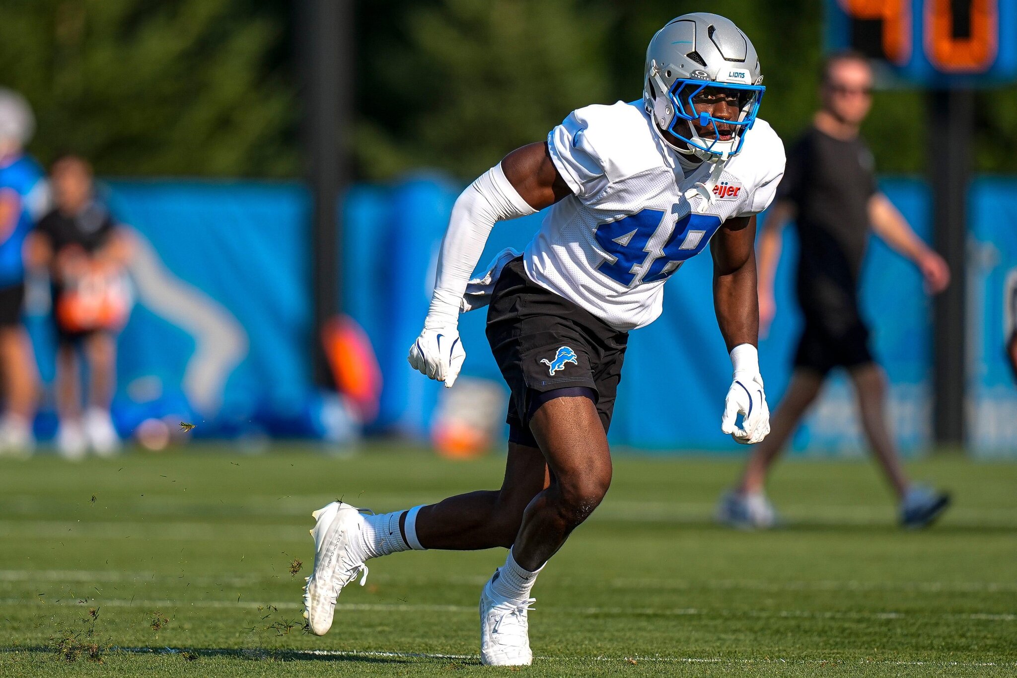 Training camp scrimmage notes: UDFA shines among strong LB performance