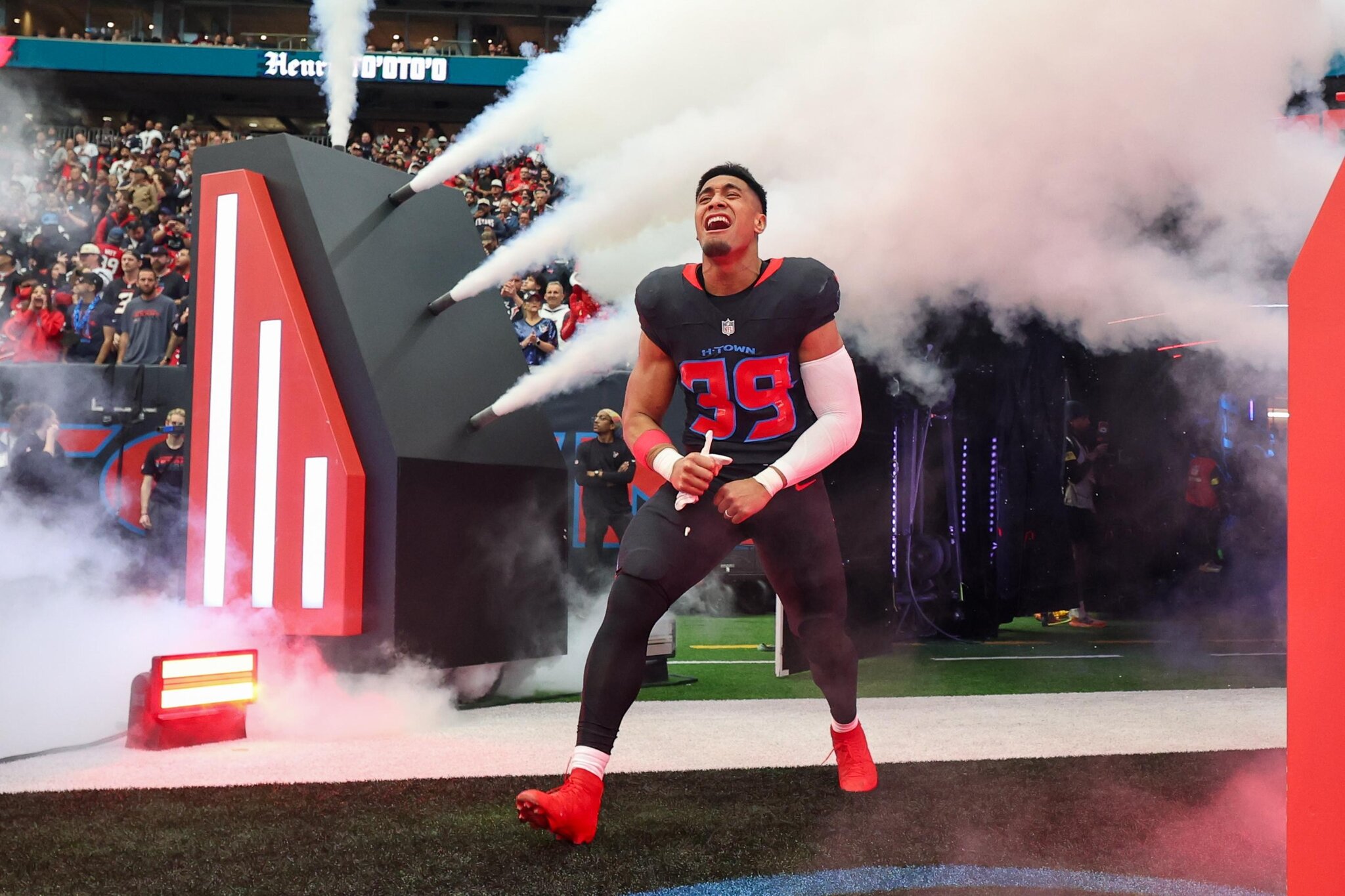 Texans extend Henry To’oTo’o, solidifying the entire starting defense through 2027