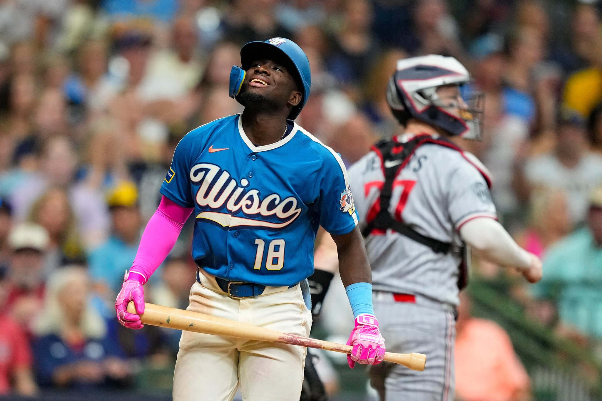 Brewers blow early lead, lose wild one to Twins 8-6