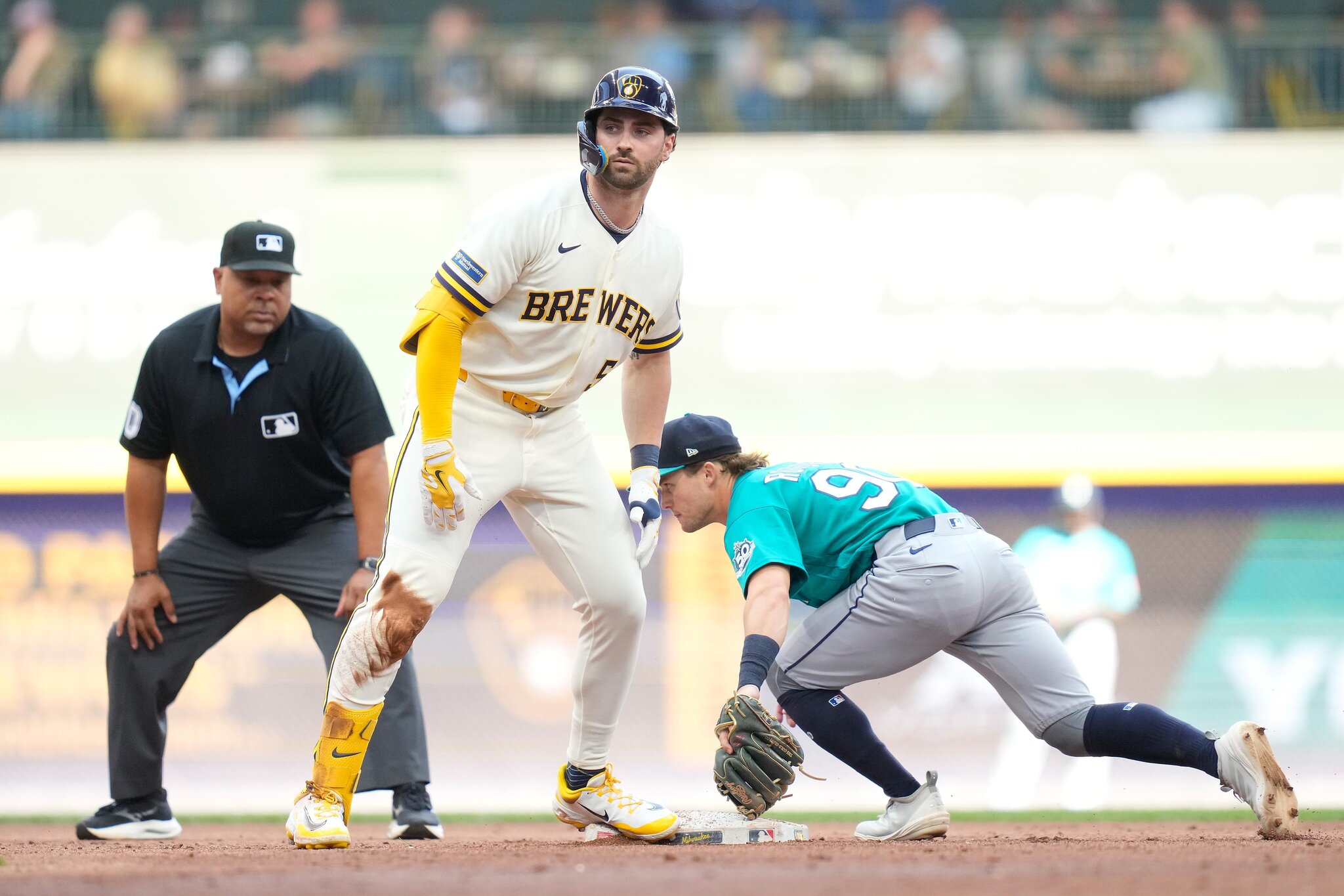 Brewers take rubber match over Mariners, 7-4