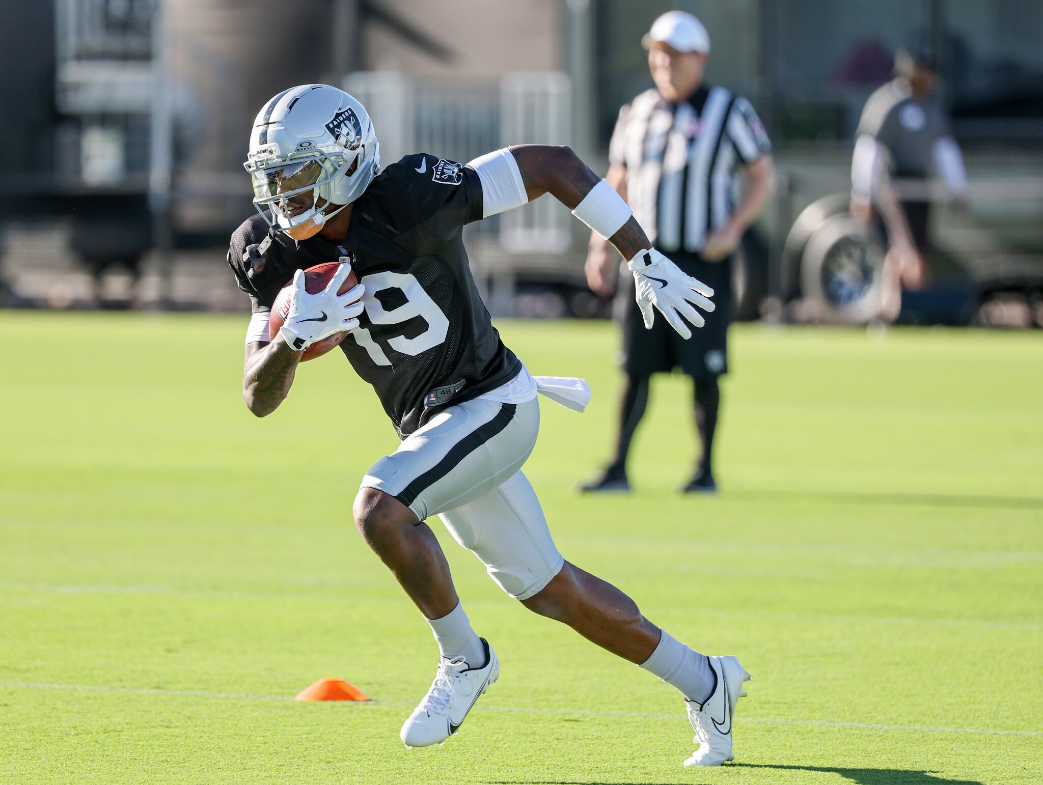 Malik Benson making strong push for role on Las Vegas Raiders’ offense during training camp