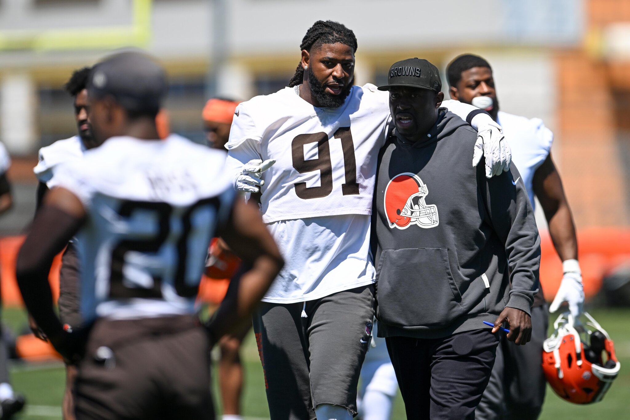Browns roster: Injury update on Alex Wright and team signs former 1st-round defender