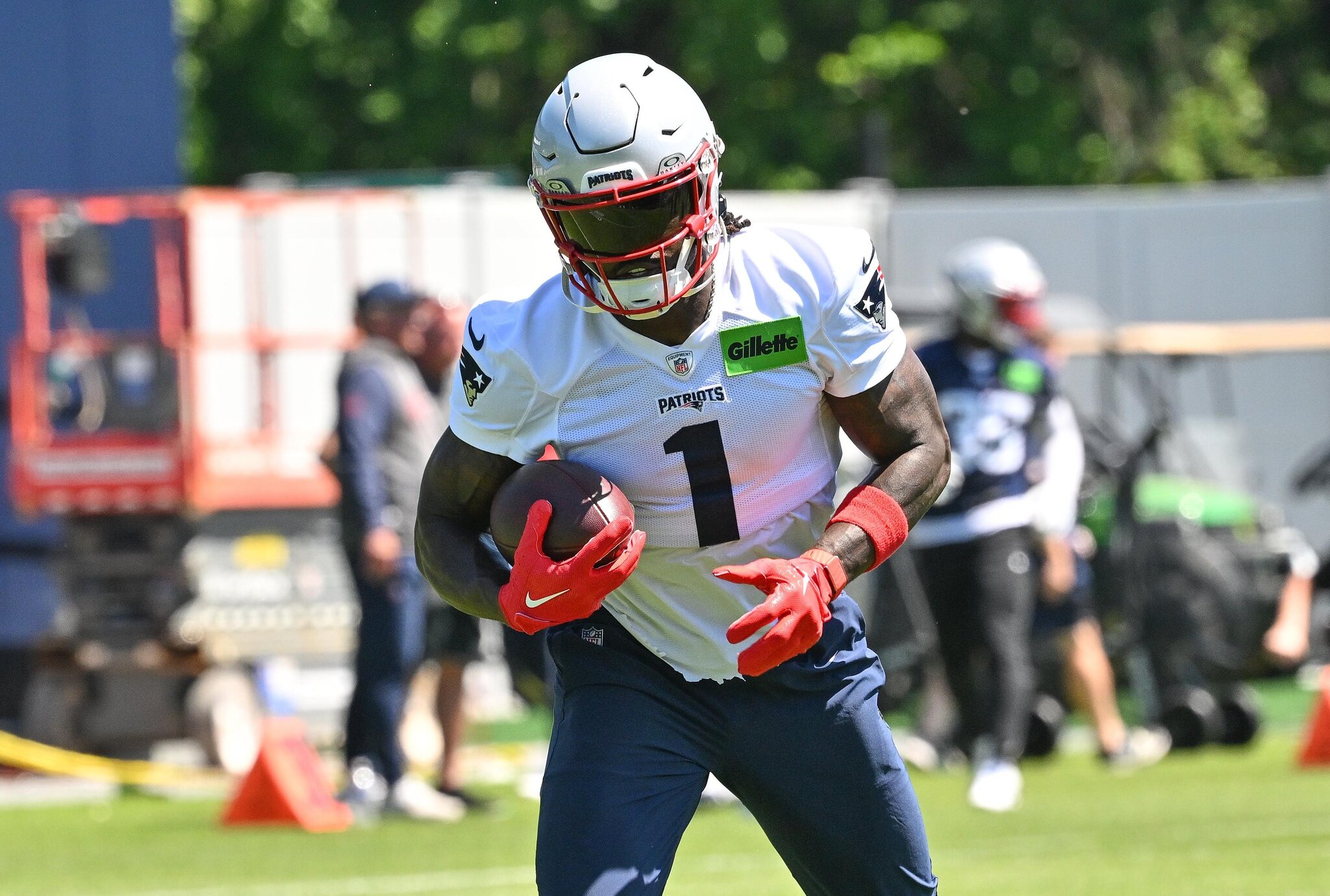 A.J. Brown getting increasingly comfortable in Patriots offense