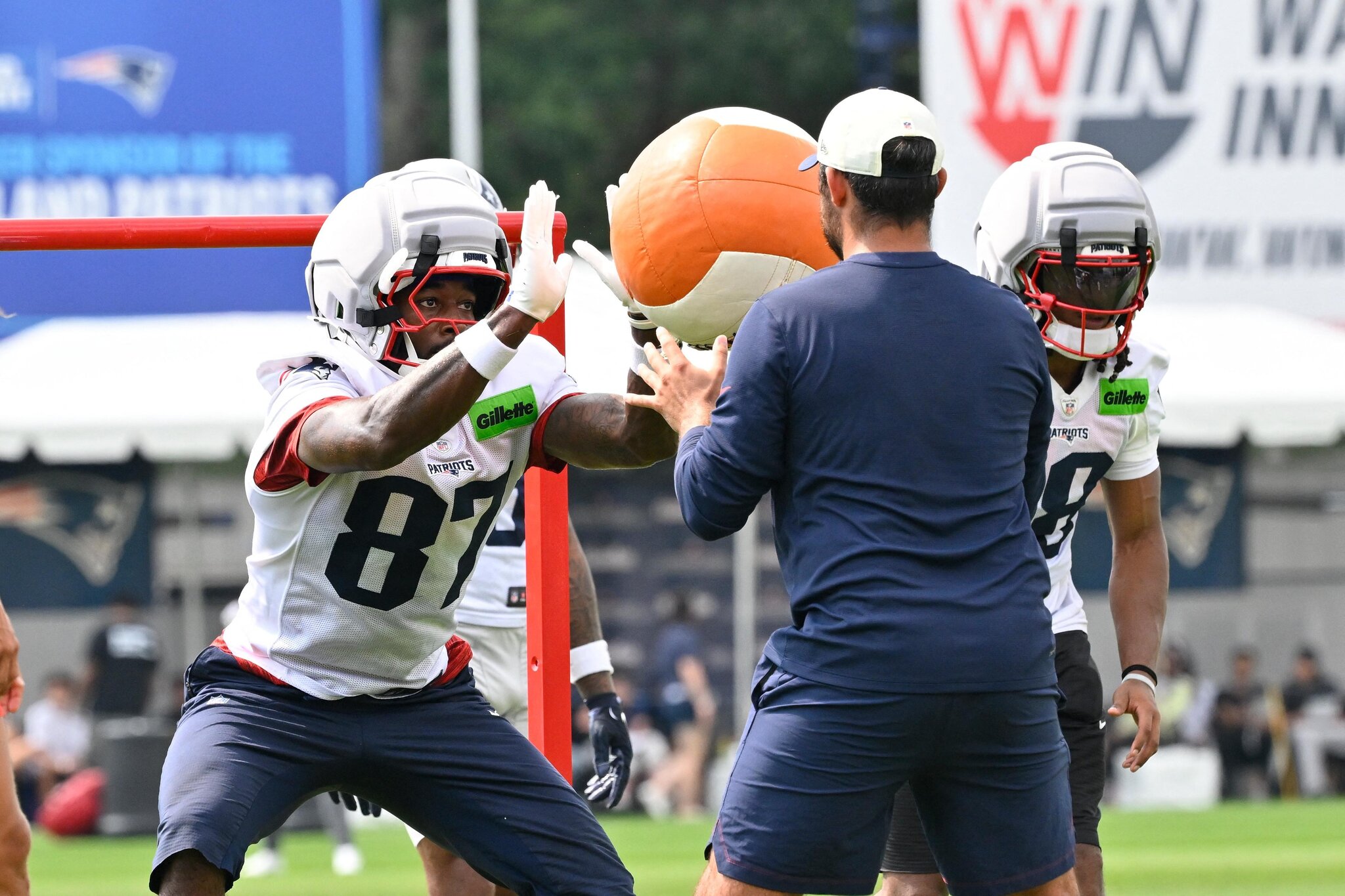 Patriots links 8/04/26: Camp spotlight on WR, LB depth, fixing ‘tells