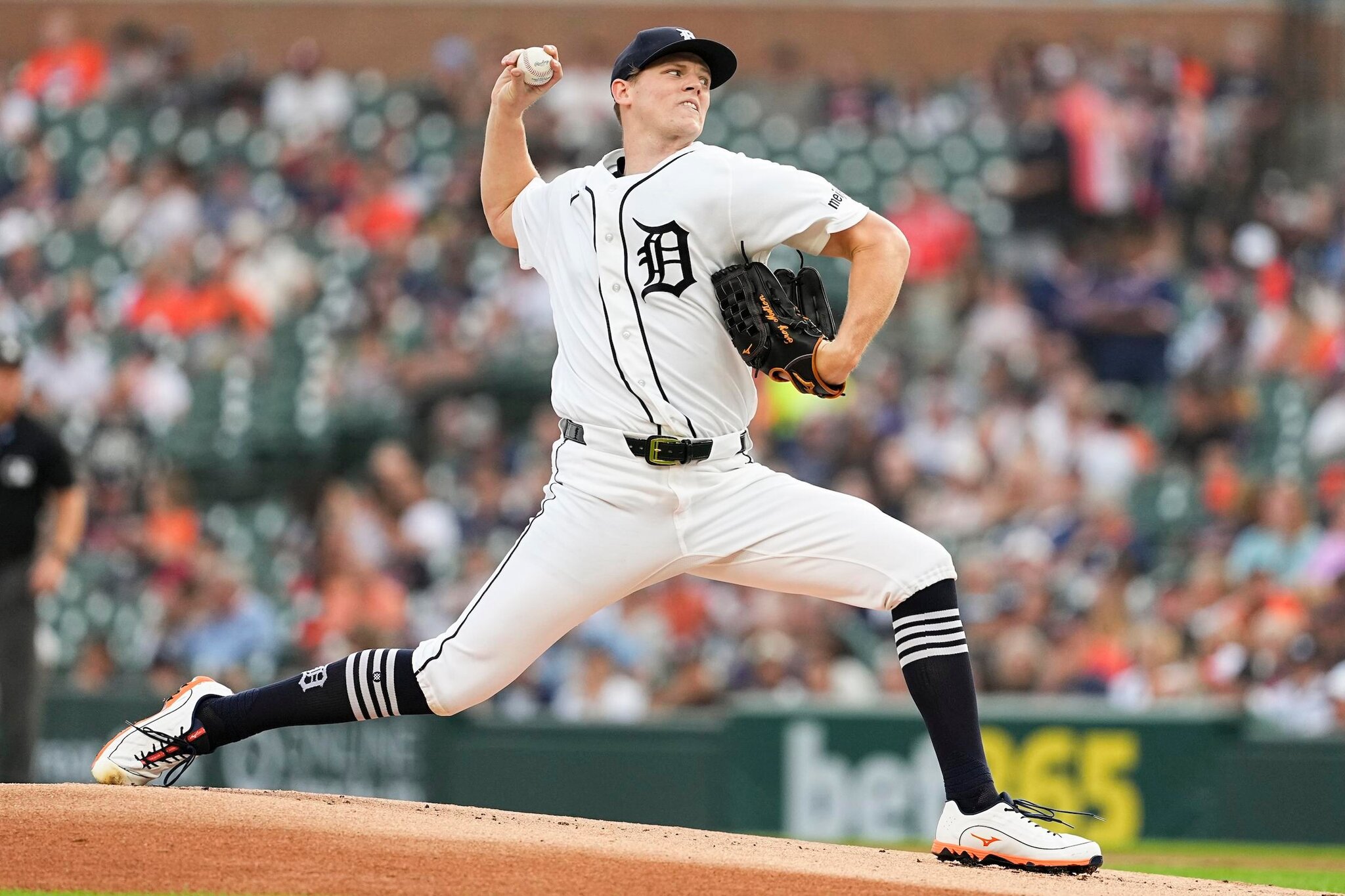 Tigers welcome back familiar faces in blowout victory