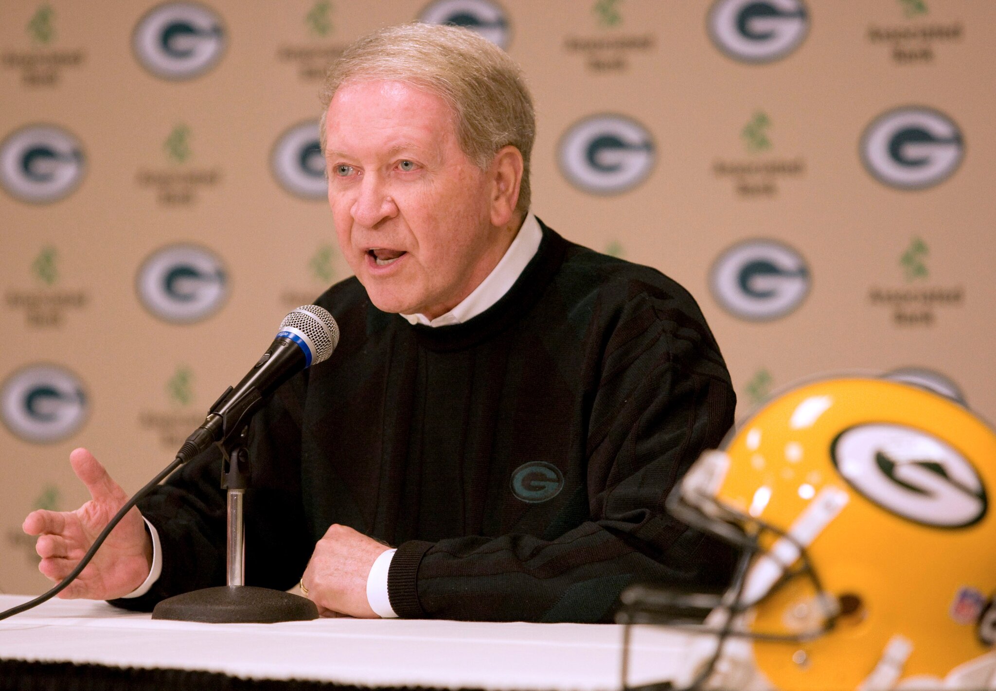 Packers to honor Bob Harlan on Lambeau Field facade in 2026