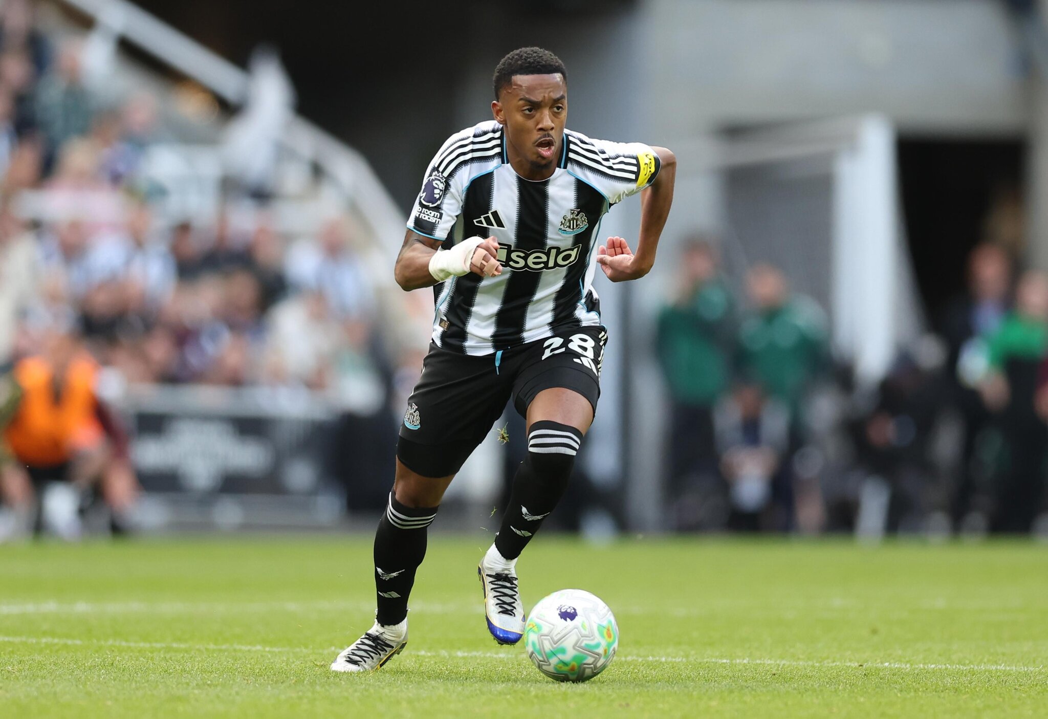 Newcastle Midfielder Agrees Personal Terms as Besiktas Awaits Final Answer: Breaking