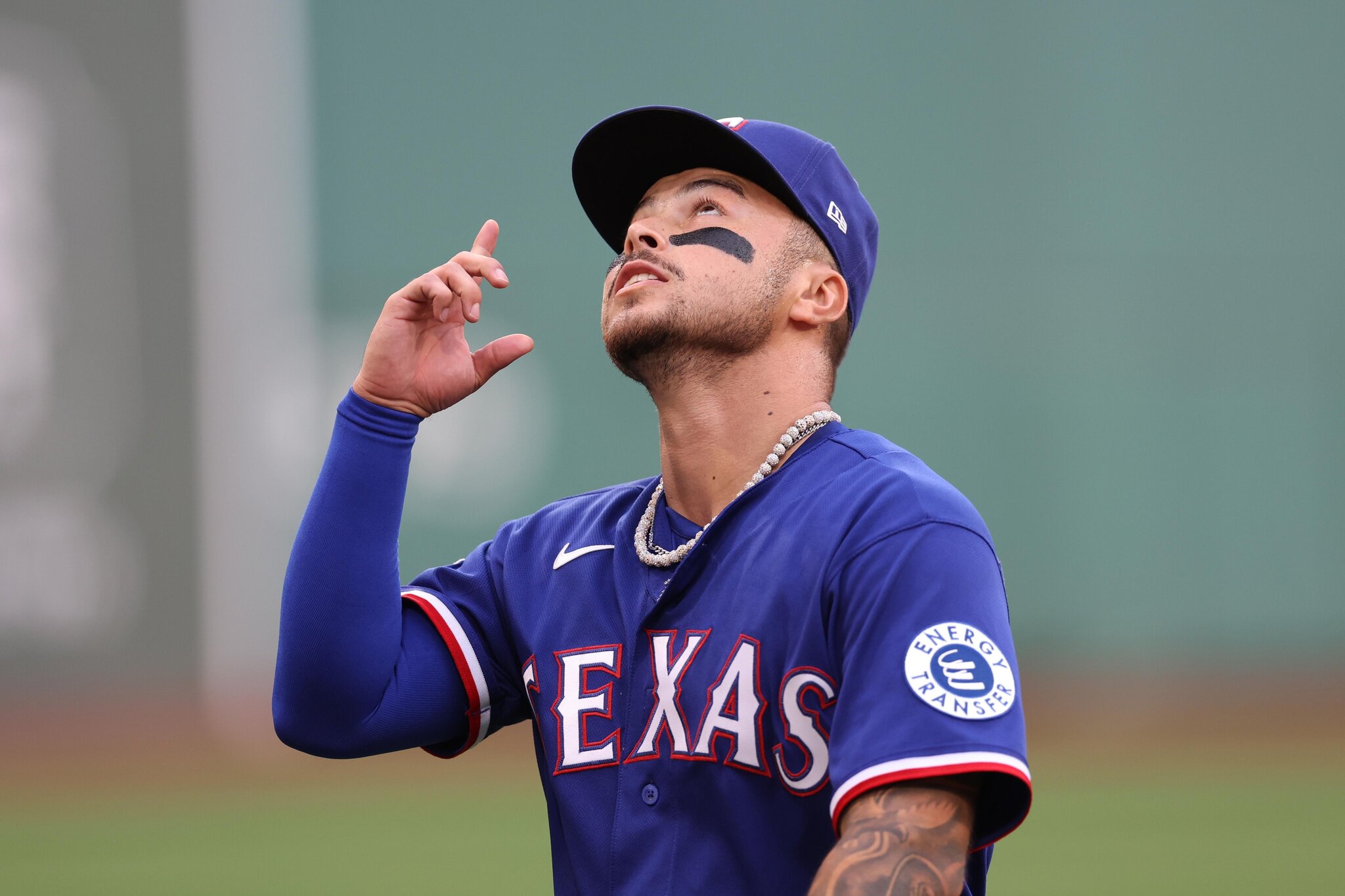 Rangers add Gonzales, Freeman