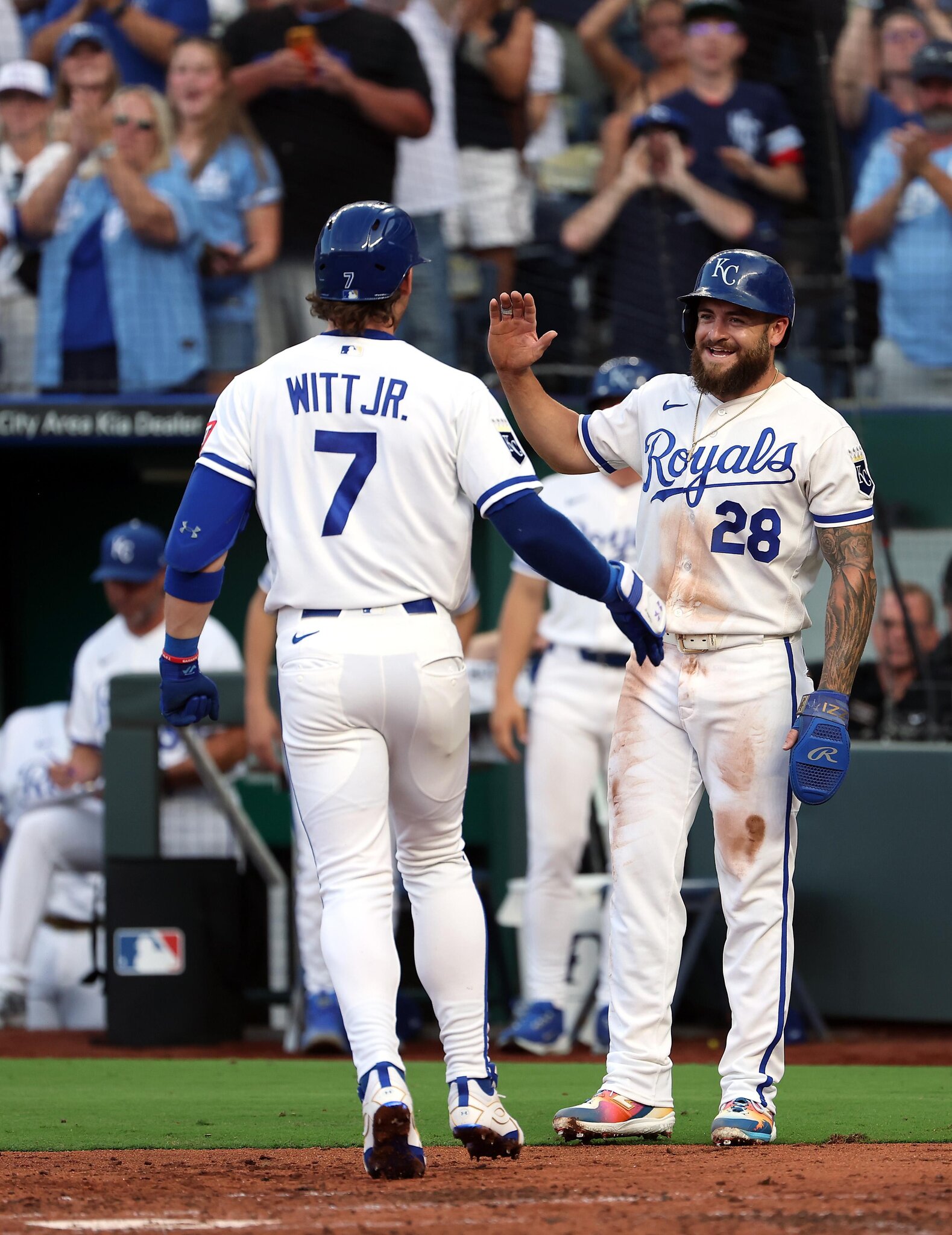 Royals offense explodes in victory over Athletics