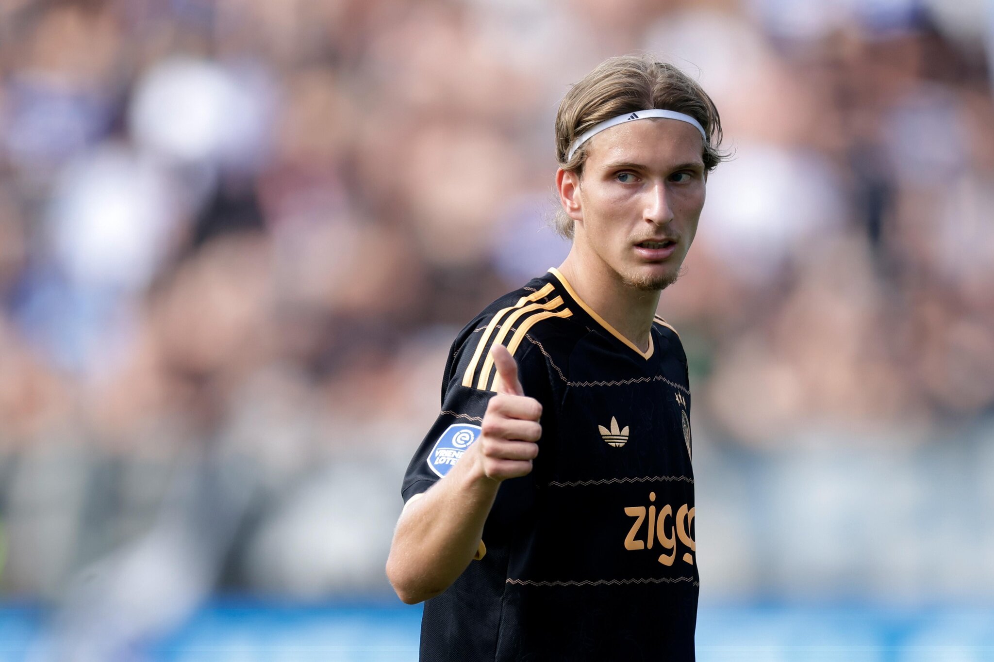 PSG, Ajax reach agreement on Mika Godts per report