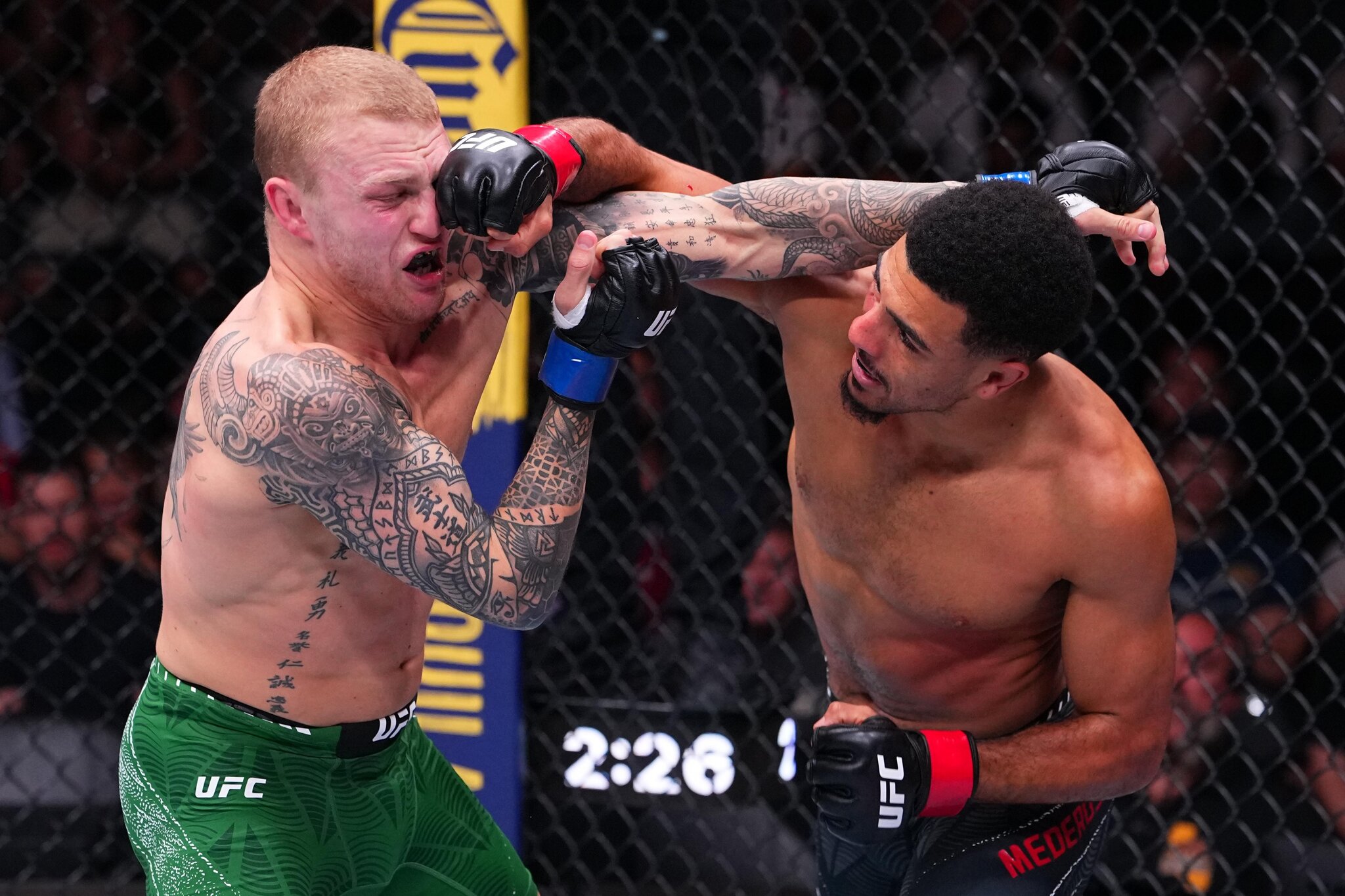 Highlights! Mederos Stops Jones With Nasty Hellbows