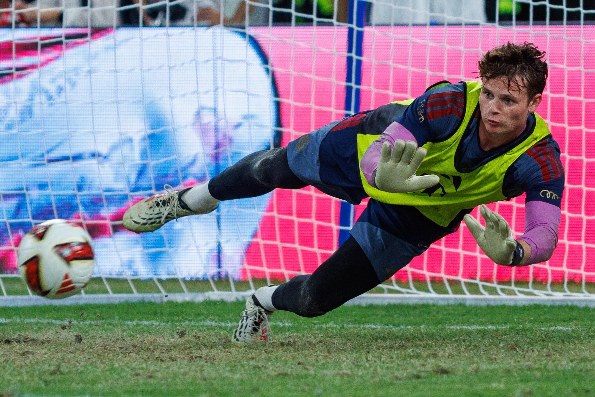 As Vincent Kompany awards Bayern Munich an off day, Jonas Urbig gets to work