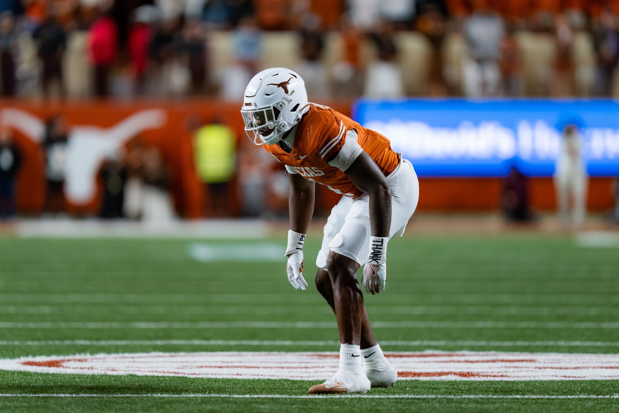 Longhorns Daily News: Texas’ Rasheem Biles, Colin Simmons land on Chuck Bednarik Award watch list for second consecutive year
