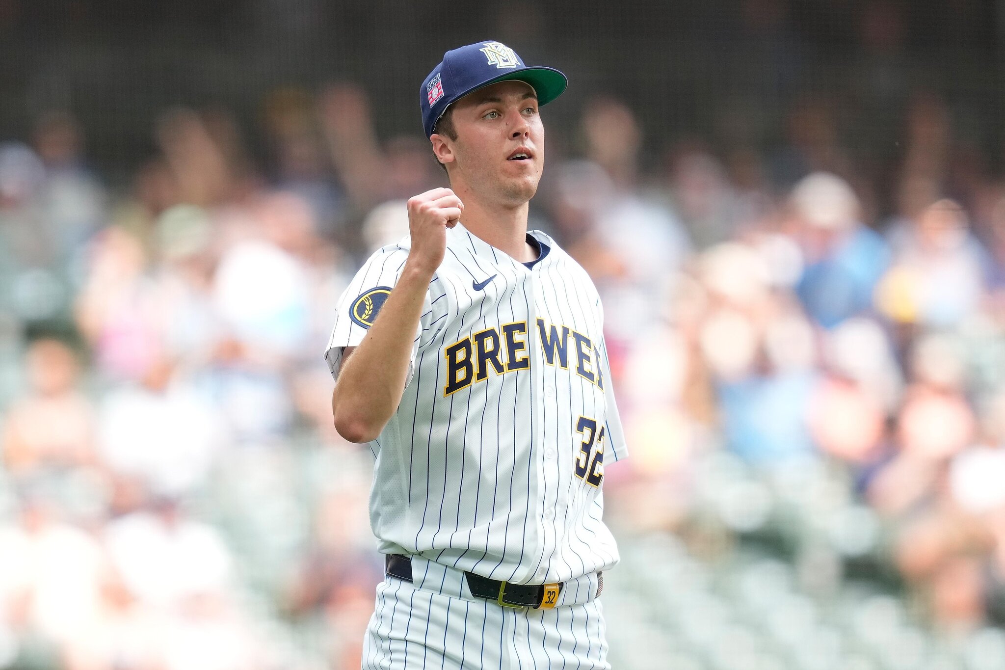 Misiorowski breaks more records as Brewers destroy Rockies