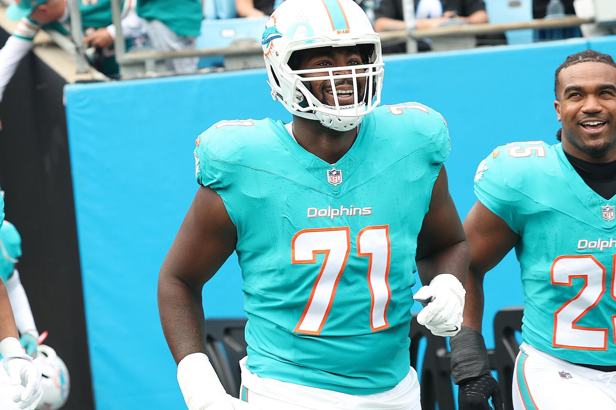 Seahawks hold tryout for former Dolphins offensive lineman