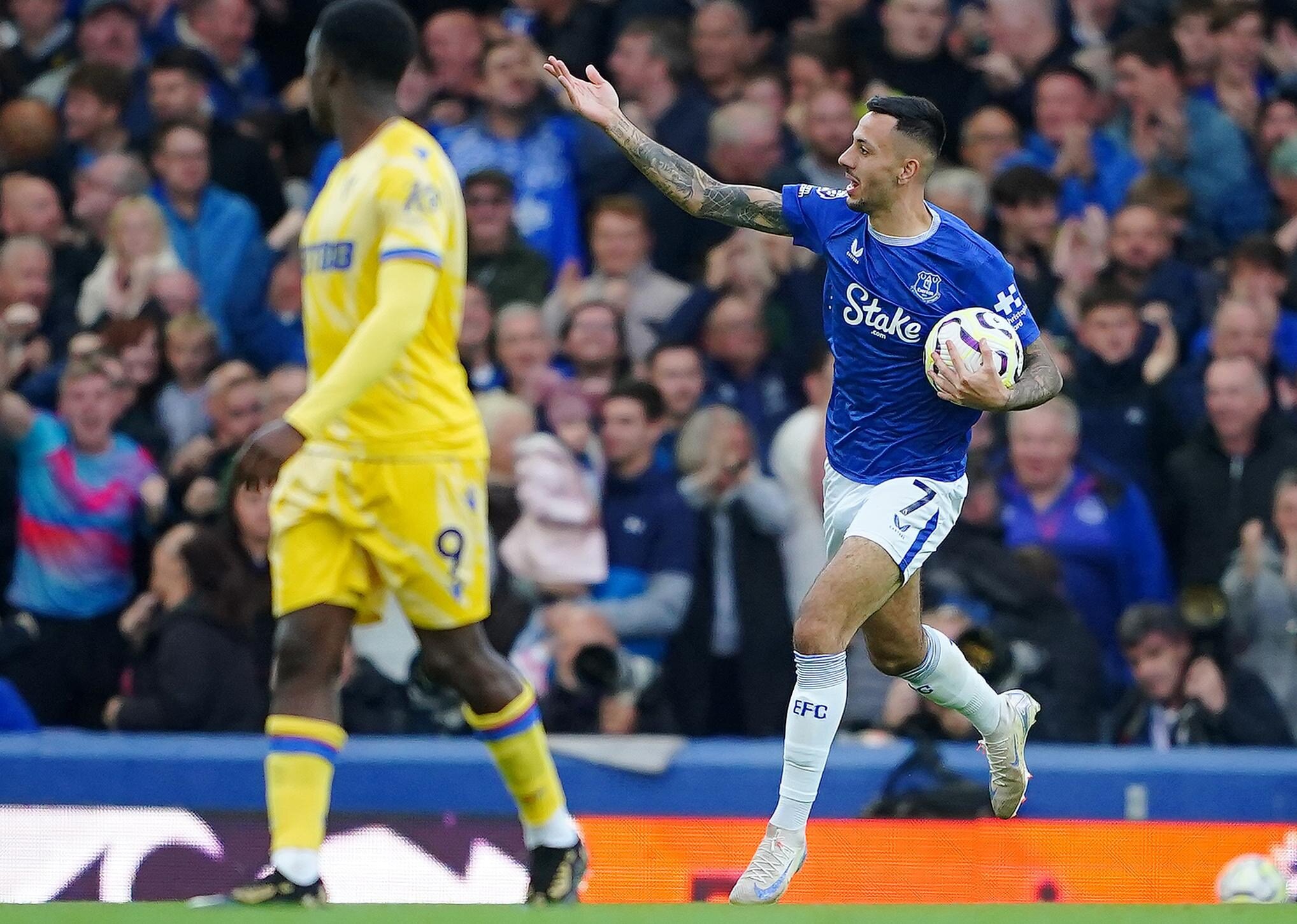 Monday’s Everton News: McNeil swap deal, Barca right back linked