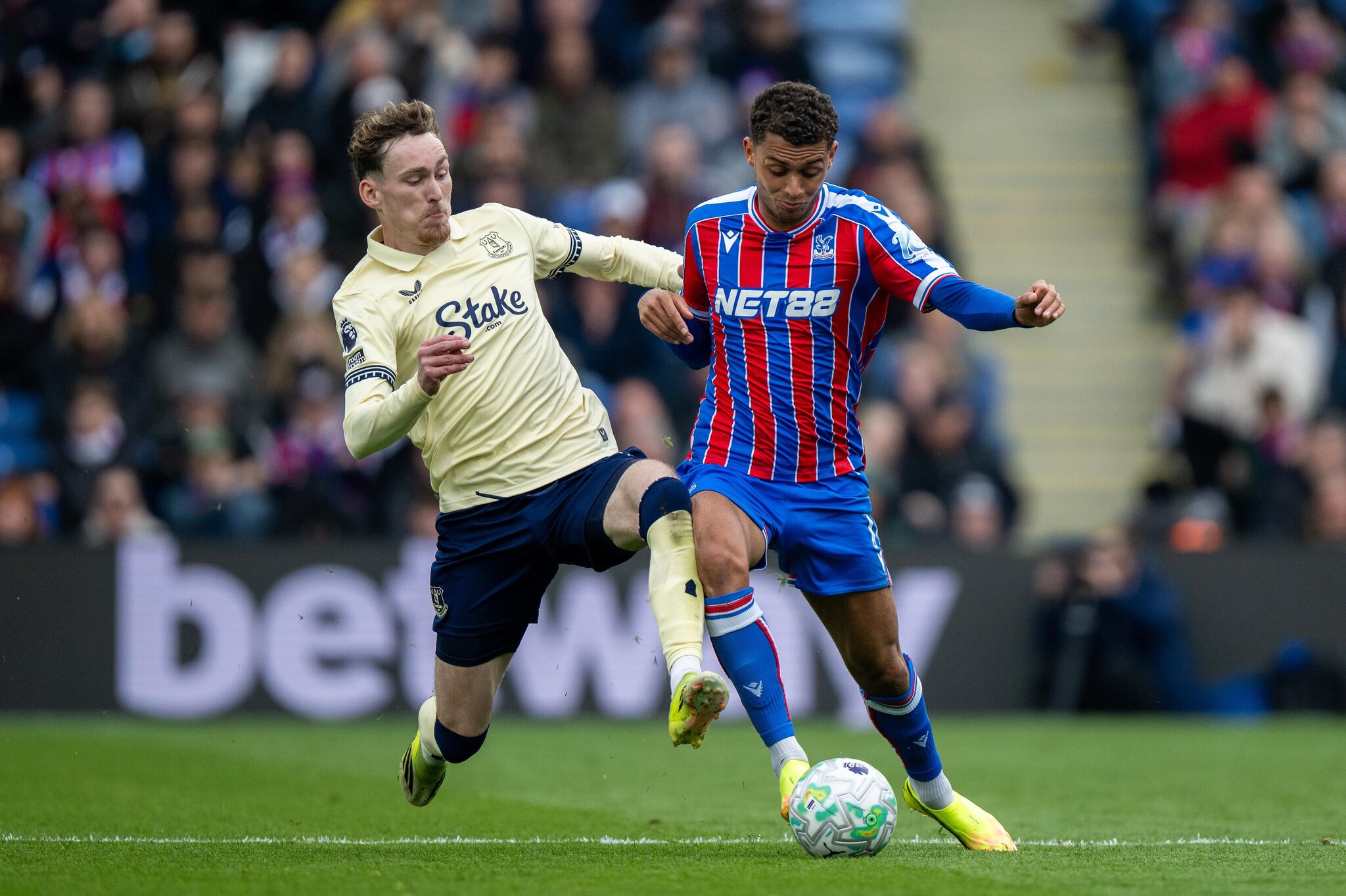 Everton & Crystal Palace agree to rare swap deal