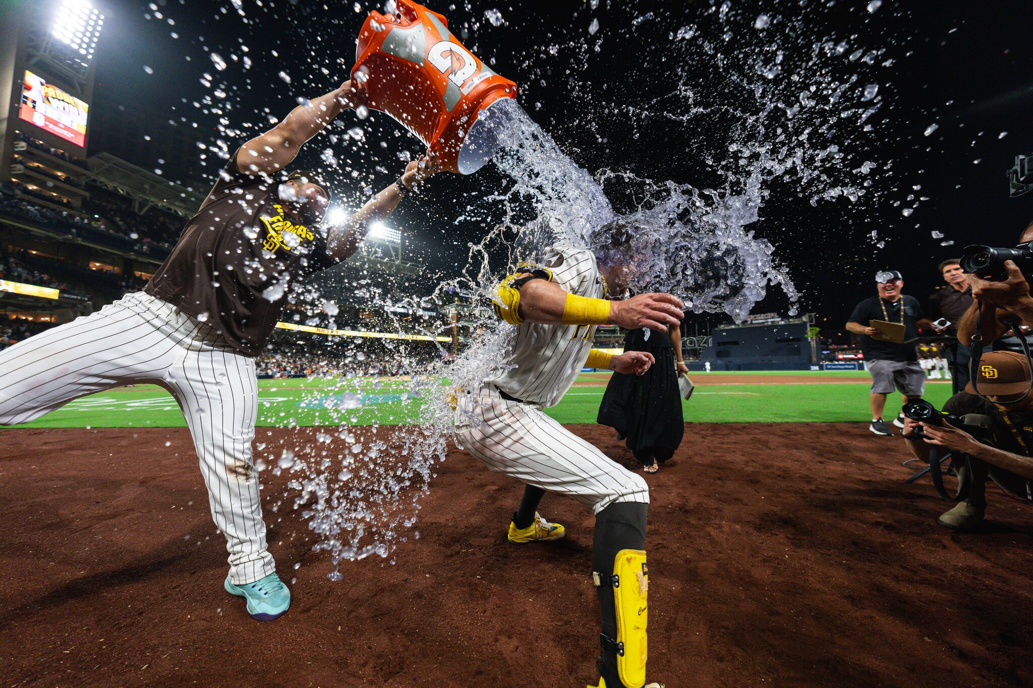 Padres take second game from Giants in dramatic fashion