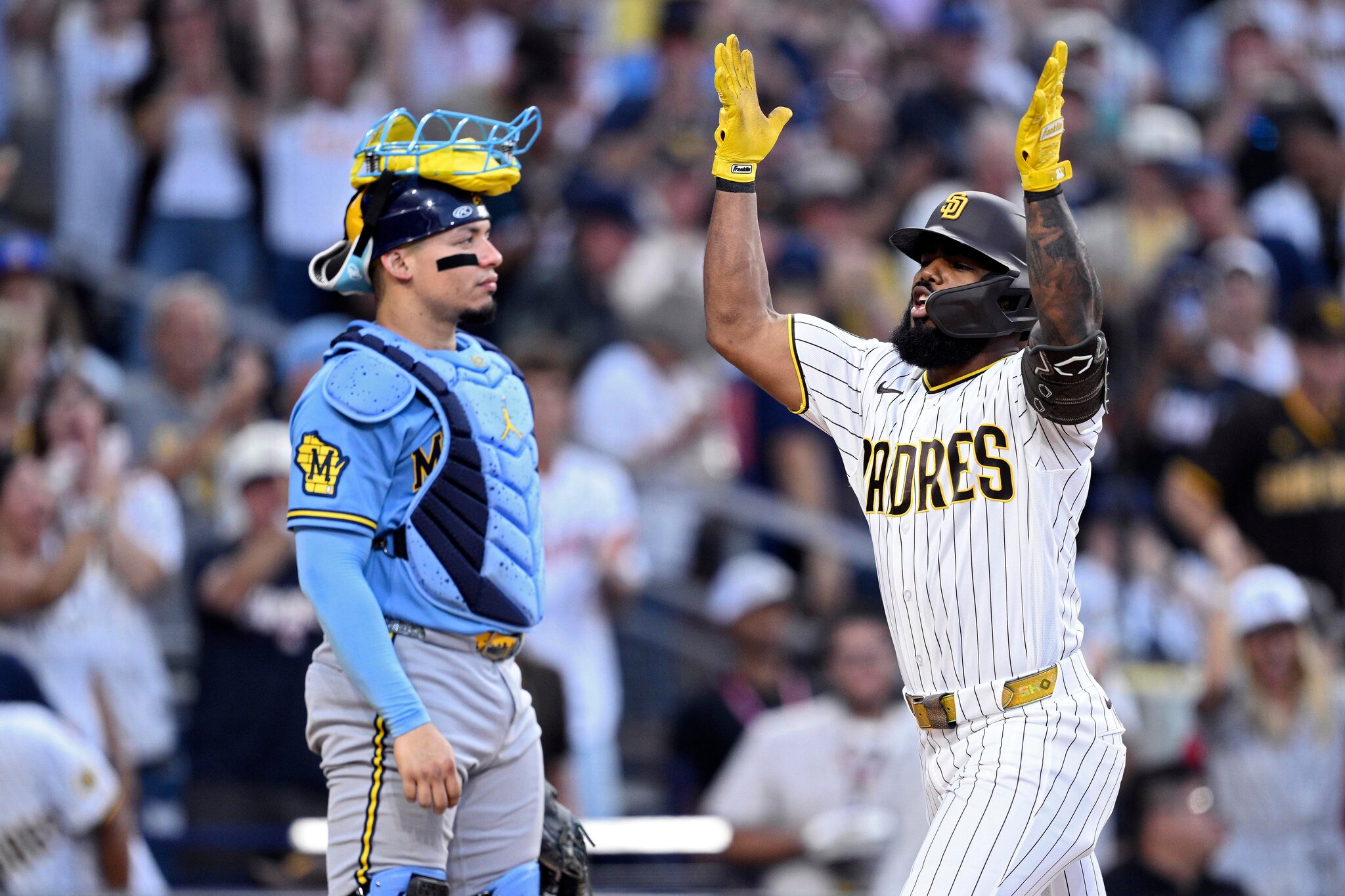 Padres beat up on Brewers en route to series win