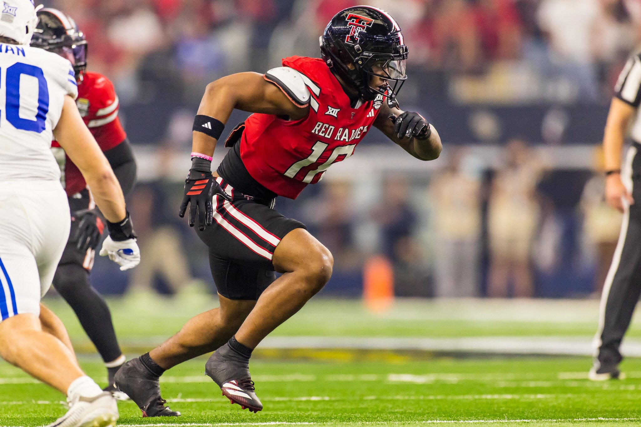 Rookie edge rusher tries out for Steelers