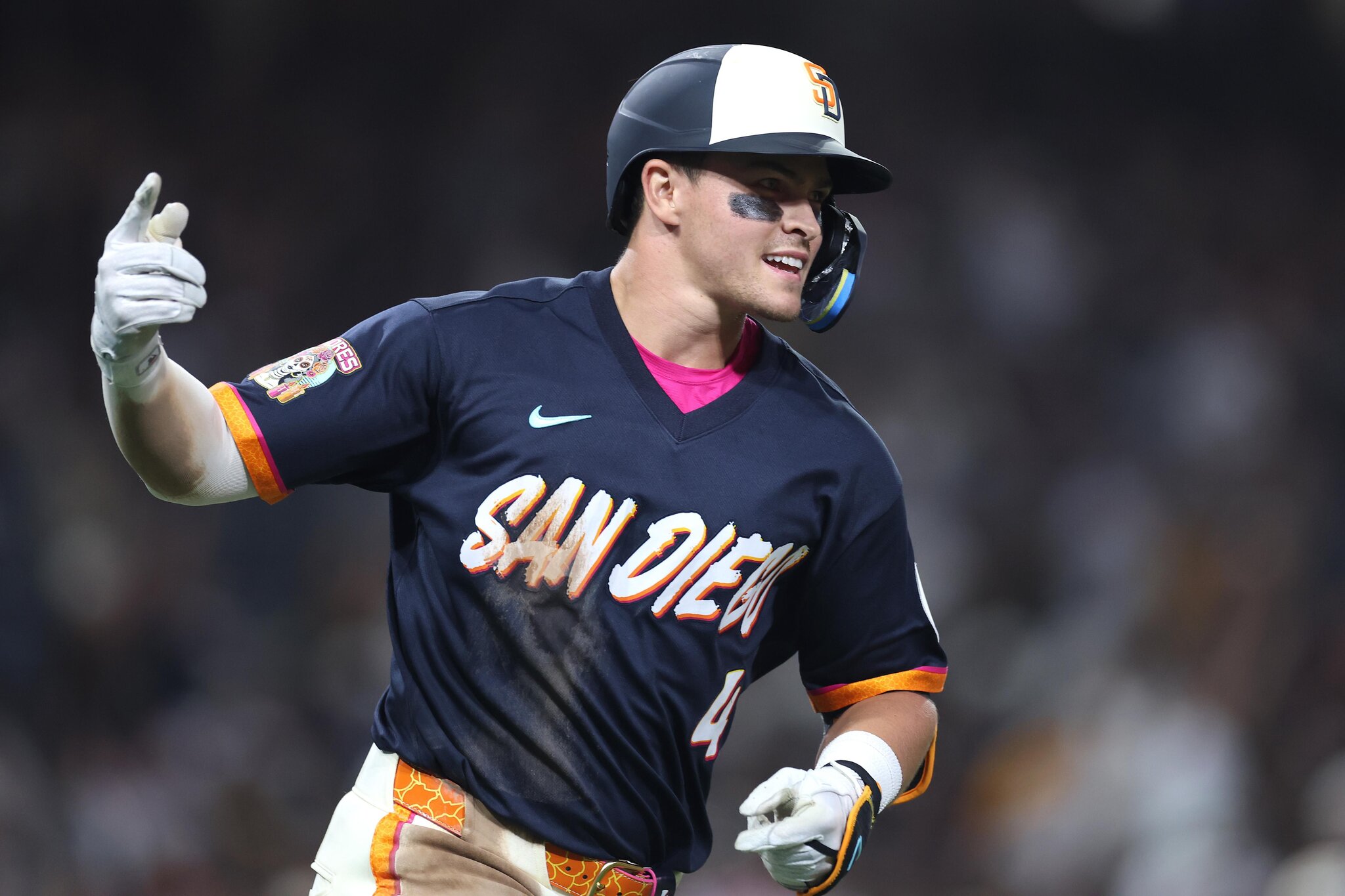Padres back in win column after dominant outing against Giants