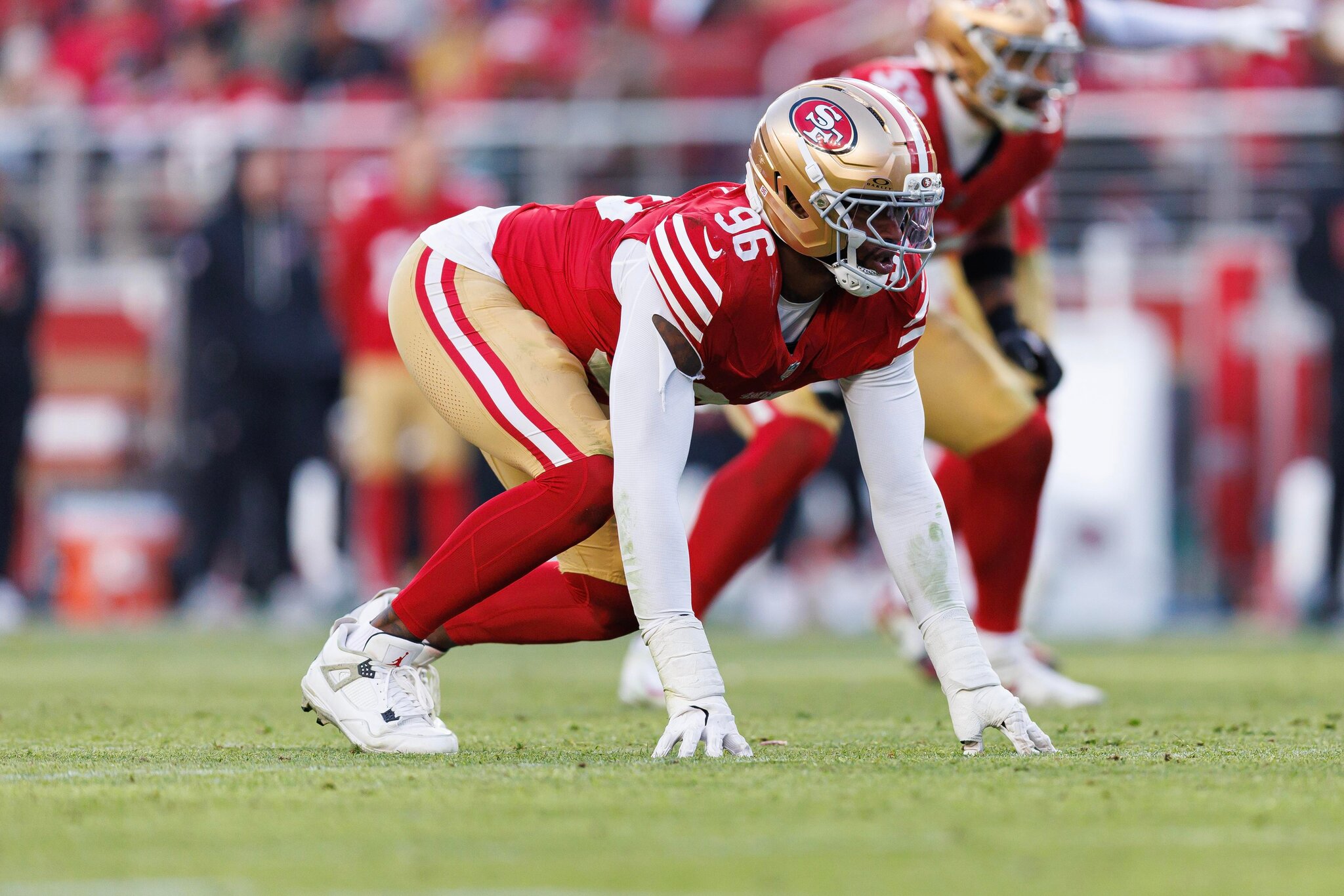 Miami Dolphins add veteran defensive end