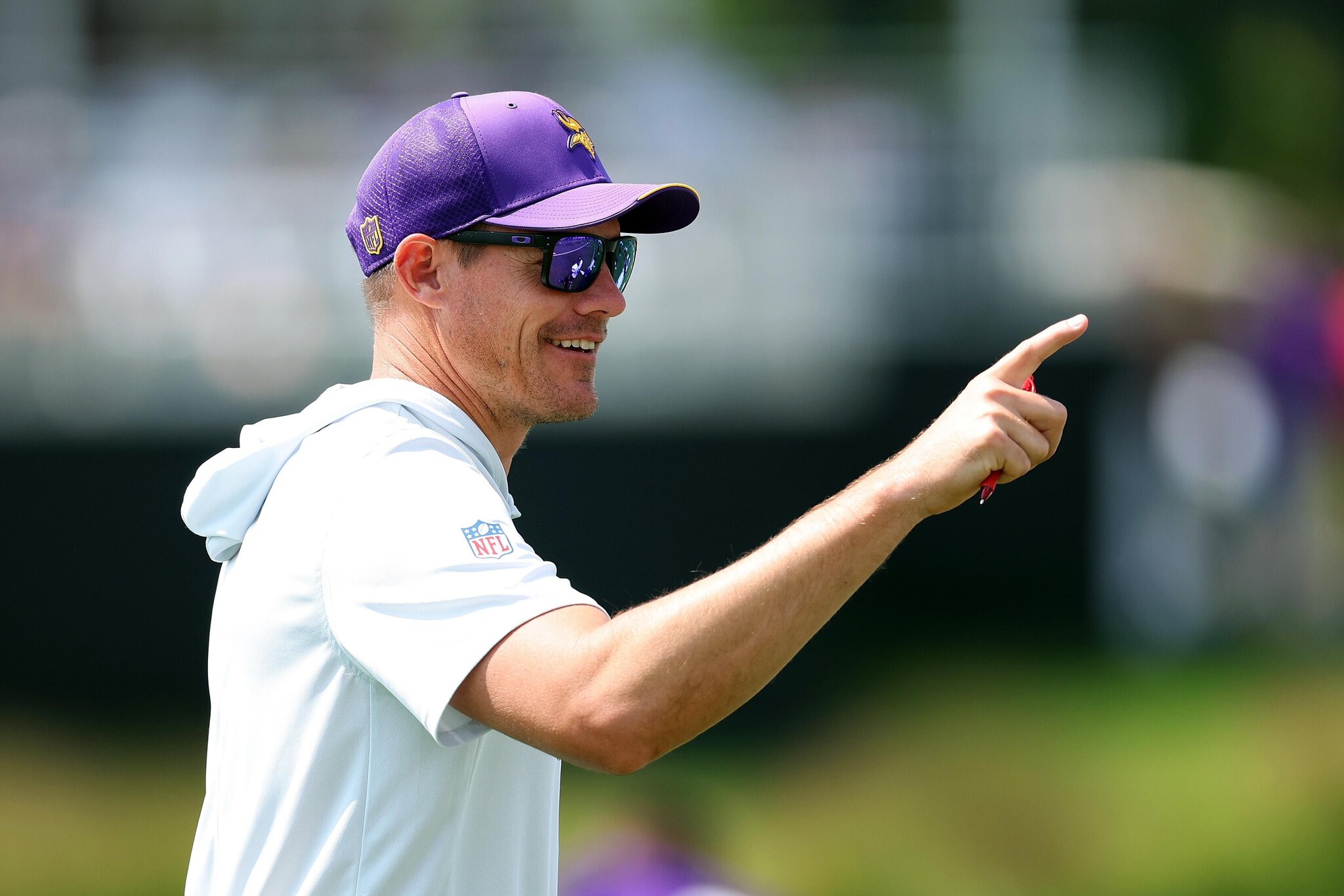 Minnesota Vikings News and Links: Reading The Tea Leaves Of The QB Competition