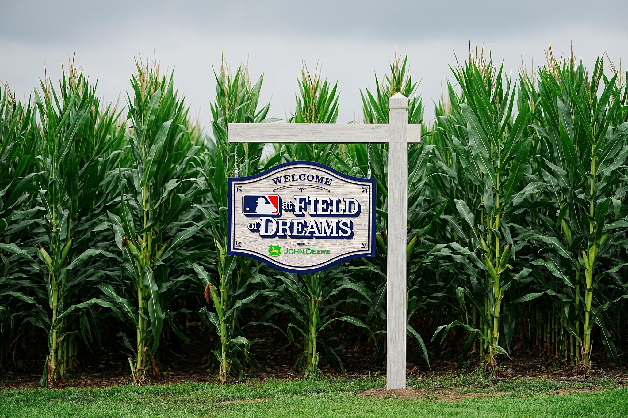 Royals to play Red Sox in “Field of Dreams” game in 2027