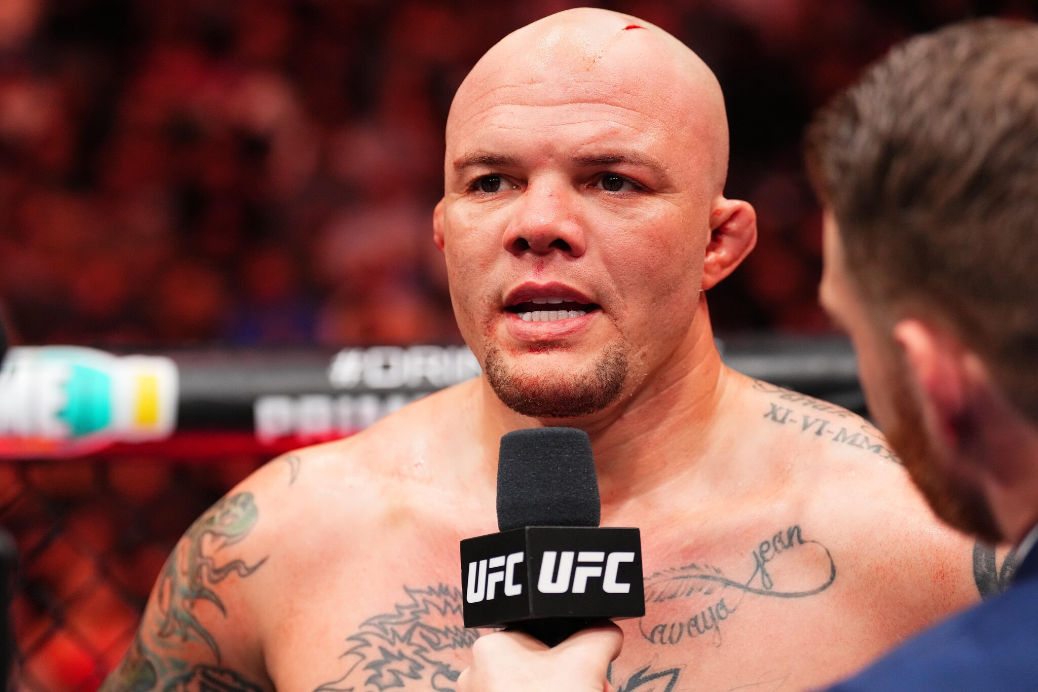 Anthony Smith ‘reportedly threatened to kill’ his wife, allegedly ‘attempted multiple times’ to strike her with his vehicle…