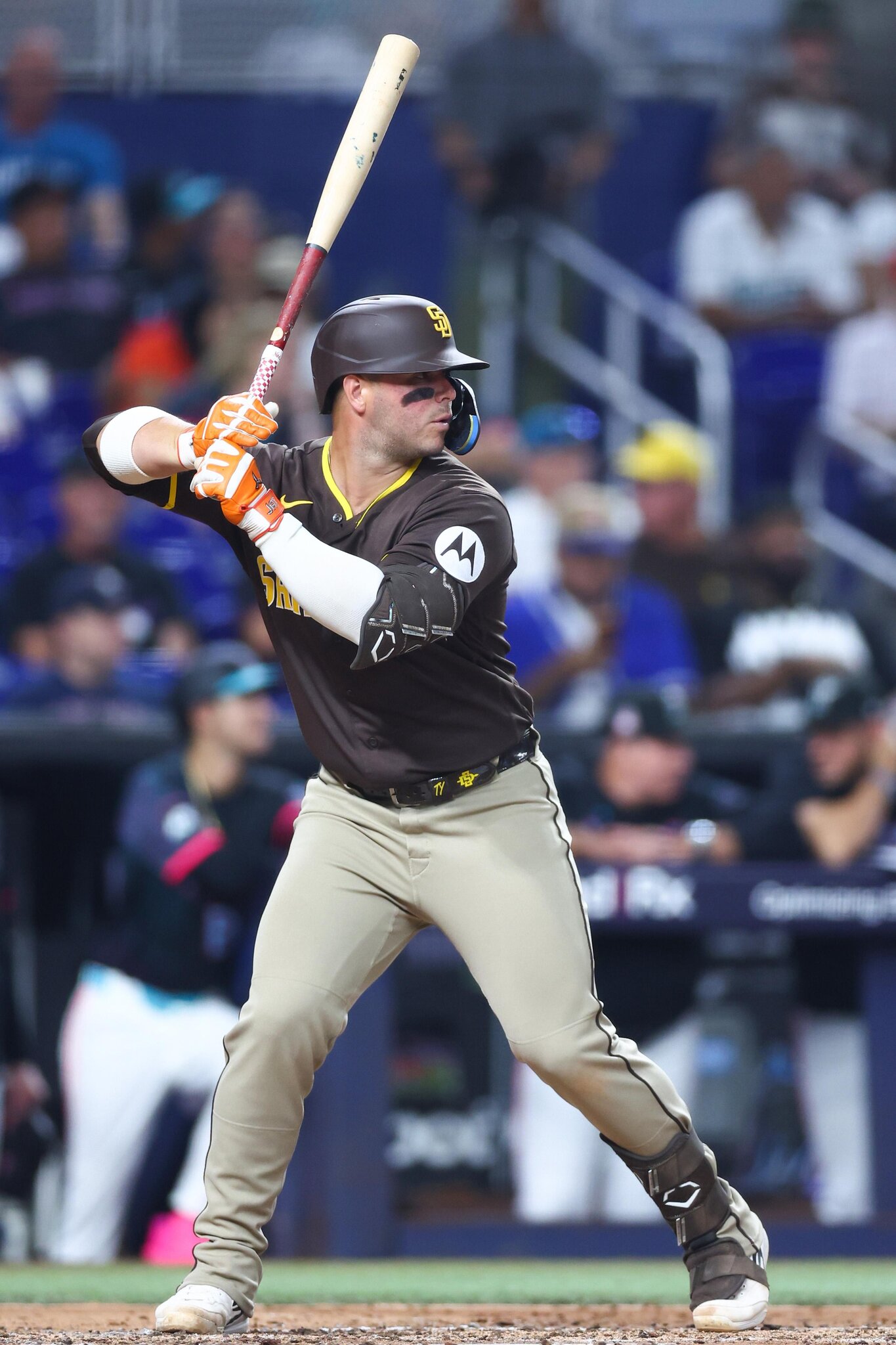Padres dominate Marlins 7-2, eye series sweep today